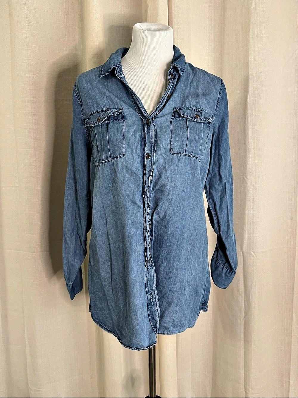 Jade & Ivory Denim-Style Button Down Top Size Medium